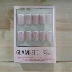 Glamnetic NIB Press On Nails Classy French In Medium